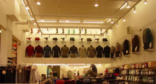 American-Apparel-02-900x675