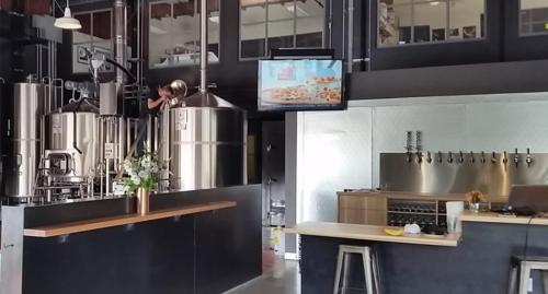 Harmonic-Brewery-02-4x3-900x675